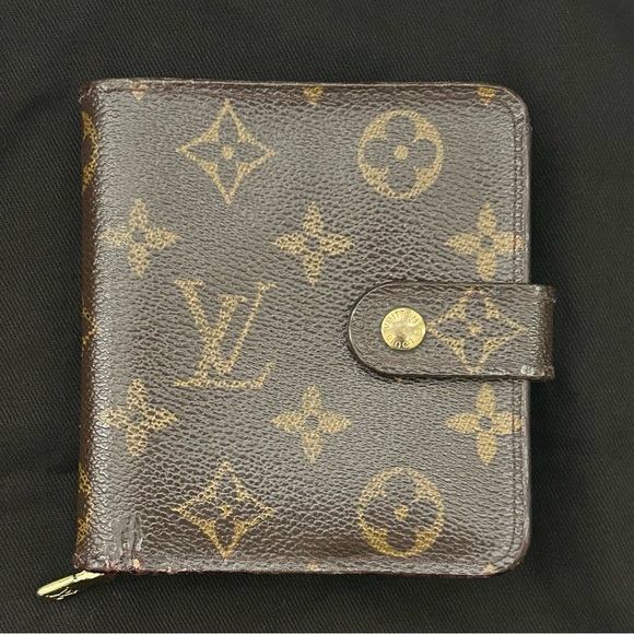 Louis Vuitton Handbags - Louis Vuitton Monogram Compact Zippy Wallet MI0062 2002 France Vintage Authentic
